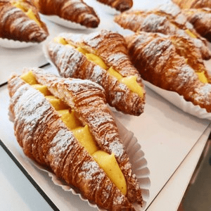 croassant relleno de crema Croissant relleno de crema - Imagen 1